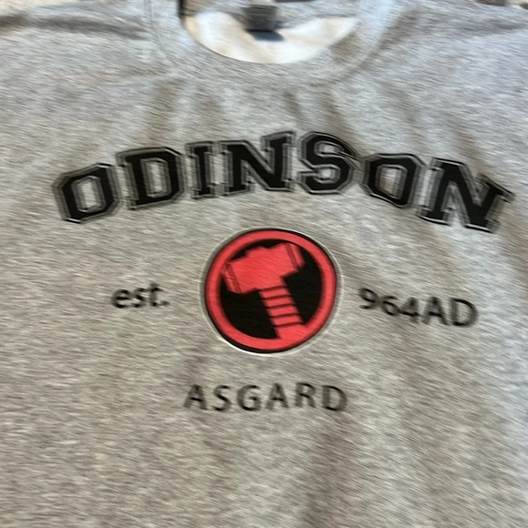 Marvel. Avengers. Sweatshirt. Like new. - Picture 2 of 3